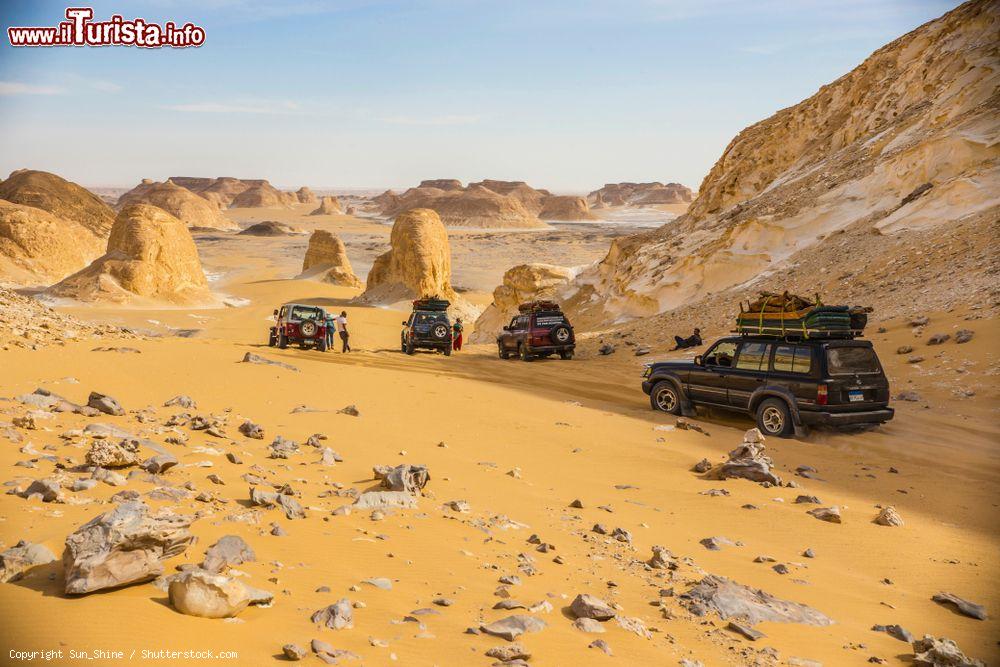 Immagine Tour in fuoristrada alla scoperta del Deserto Bianco di Farafra, Egitto - © Sun_Shine / Shutterstock.com