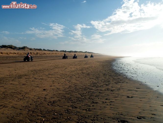 Immagine Tour in quad su una spiaggia nell'area di Mazagan, Marocco. E' solo una delle tante attività sportive a cui si può partecipare per divertirsi all'aria aperta.