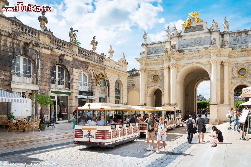 Immagine Tour sul trenino turistico nella città di Nancy, Francia - © ilolab / Shutterstock.com