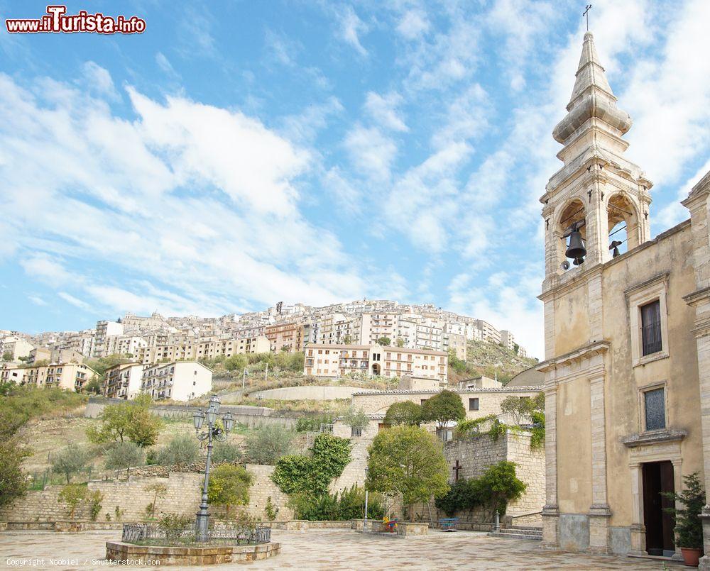 Immagine Tra i monti delle Madonie lo spettacolare borgo di Gangi, ricco di storia e monumenti - © Noobiel / Shutterstock.com