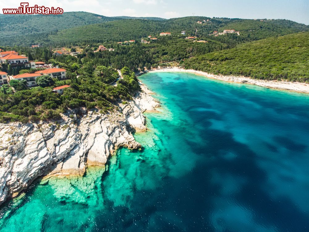Immagine Tra le spiagge più belle di Cefalonia si distingue quella di Emplisi