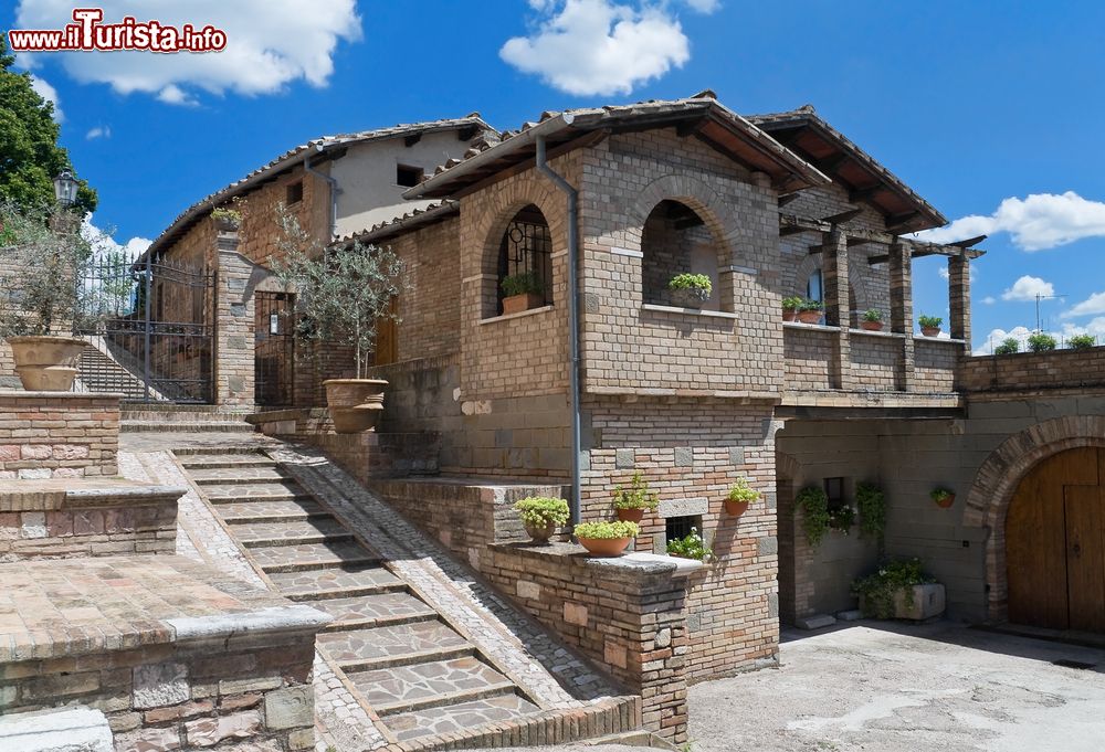 Immagine Tradizionale casa di Spello, Umbria. Una bella villetta poco fuori il centro storico cittadino.