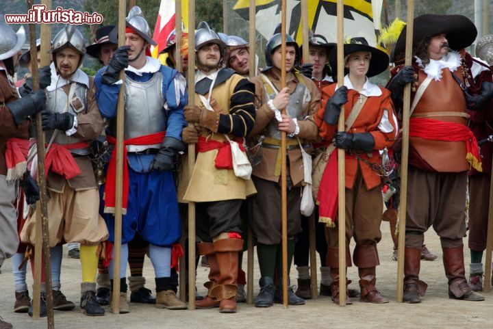 Immagine La tradizionale festa in costume medievale per le vie del centro di Arma di Taggia, Imperia, Liguria.