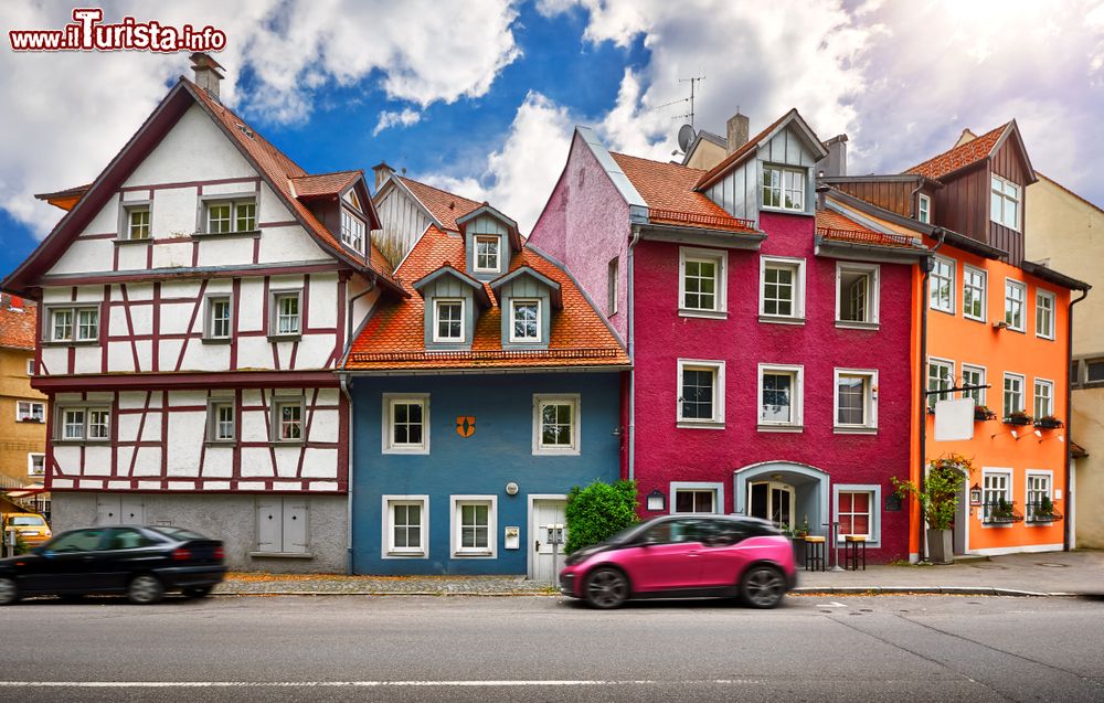 Immagine Tradizionali case colorate bavaresi nel centro di Lindau, Germania.