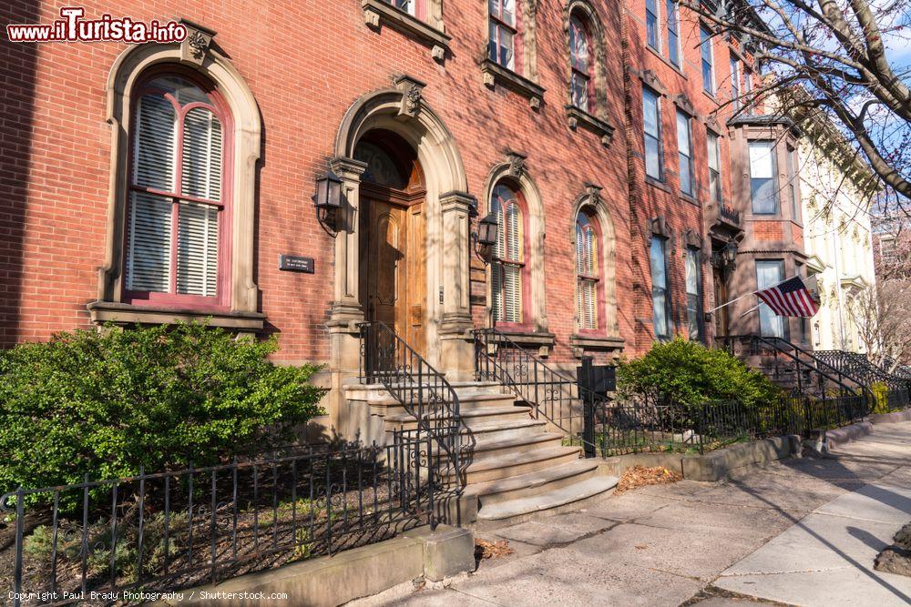 Immagine Tradizionali case nel centro storico di Trenton, New Jersey (USA) - © Paul Brady Photography / Shutterstock.com