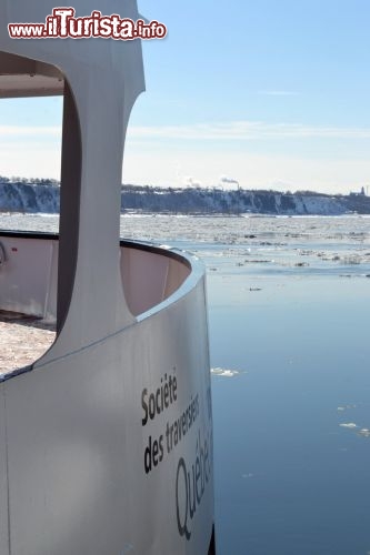 Immagine Traghetto, Ville de Quebec: sul fiume Saint-Laurent i traghetti fanno la spola tra la capitale e la cittadina di Lévis. Il viaggio dura appena dieci minuti ma è un'occasione eccezionale per scattare belle foto della città da un'altra prospettiva.