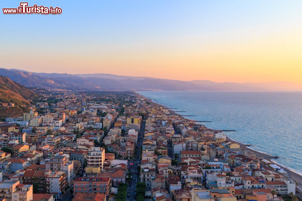 Immagine Tramonto a Capo d'Orlando in provincia di Messina, siamo sulla costa nord della Sicilia