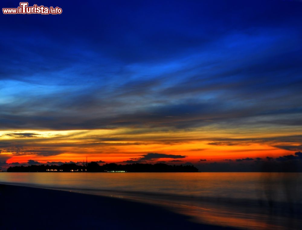 Immagine Tramonto alle Maldive, isola di Manadhoo, Atollo di Noonu