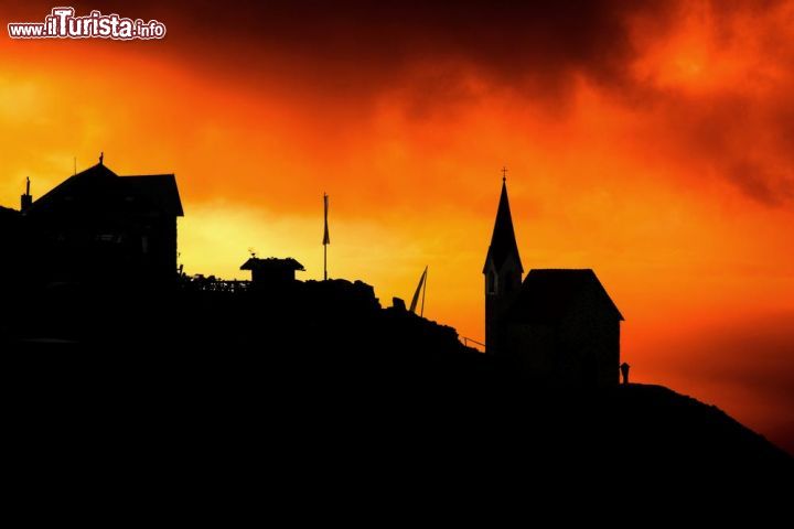 Immagine Tramonto infuocato a Sarentino Alto Adige - © saskia wehler / Shutterstock.com