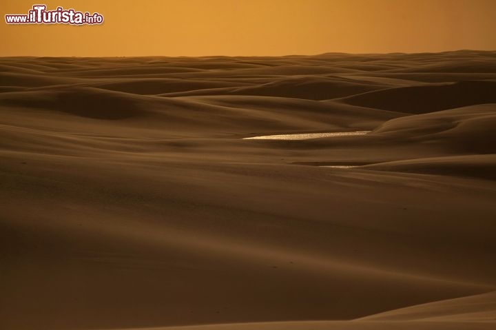 Immagine Tramonto sui Lençois Maranhenses, il Parco Nazionale dello stato di Maranhao, nel nord-est del Brasile.