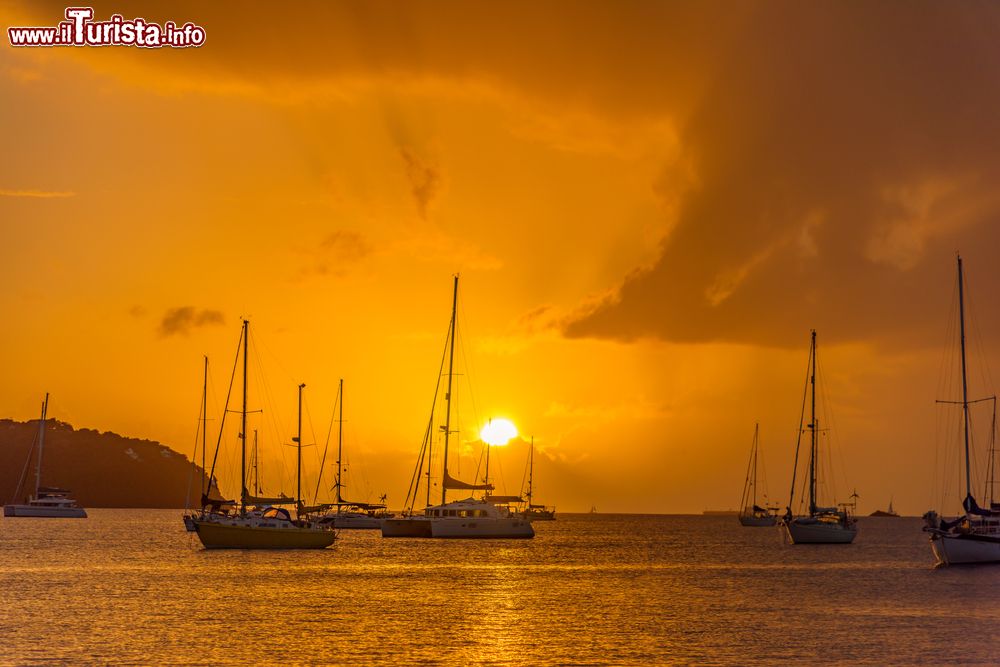 Immagine Tramonto romantico a Rodney Bay, la loalità turistica più famosa dell'isola di Saint Lucia.