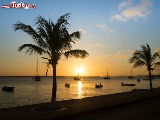 Immagine Tramonto sulla spiaggia di Kralendijk a Bonaire (Caraibi)  - © Gail Johnson / Shutterstock.com