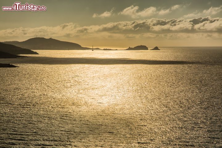 Immagine Tramonto su L'Ile-Rousse e la costa della Balagne in Corsica