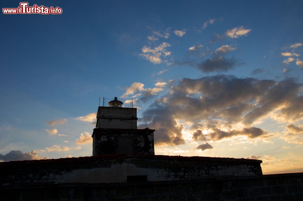 Immagine Tramonto sul faro di Capo Mannu a San Vero Milis in Sardegna