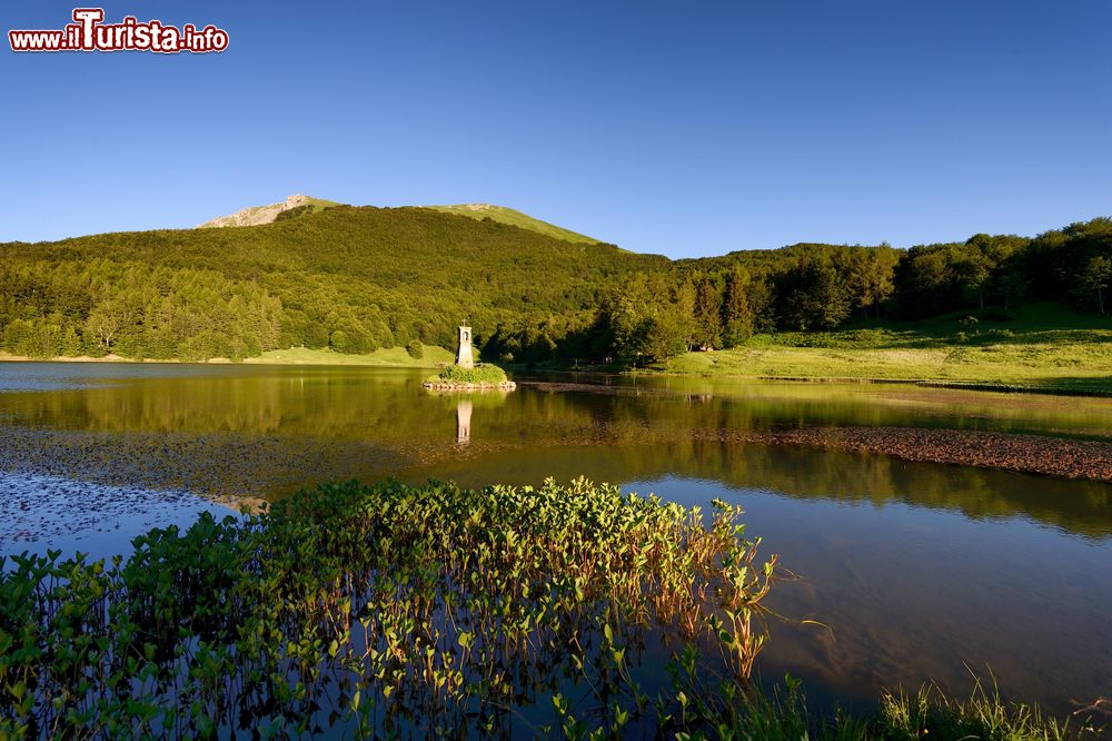 Immagine Tramonto sul Lago Calamone, siamo nei pressi di Ventasso Laghi in Emilia