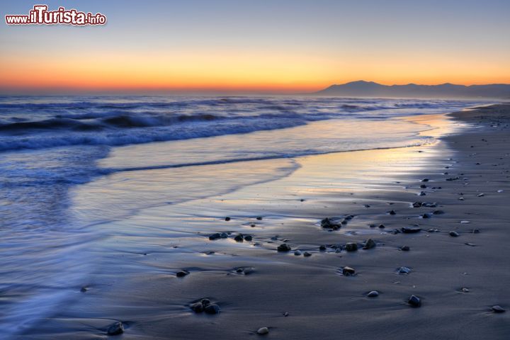Immagine Un suggestivo tramonto sulla Costa del Sol a Marbella, Spagna - © Cristina Trif / Shutterstock.com