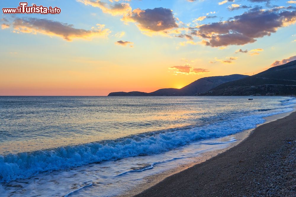 Immagine Tramonto sulla spiaggia di Borsh in Albania