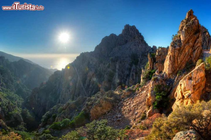 Immagine Tramonto sulle  Calanches de Piana  le famose rocce di granito della corsica occidentale - © infografick / Shutterstock.com