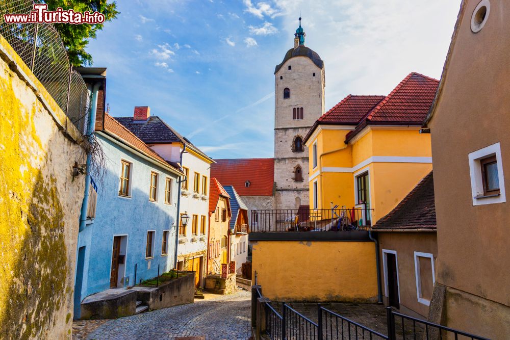 Immagine Tramonto sulle case colorate di Stein an der Donau, distretto di Krems, Bassa Austria.