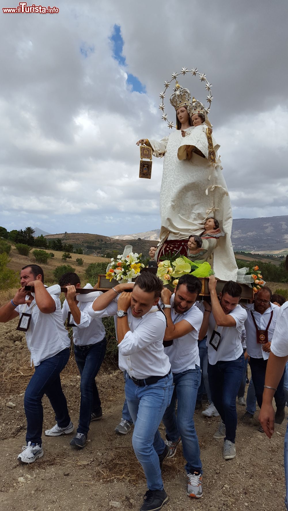 Immagine Trasporto della Madonna del Carmelo a Buseto Palizzolo in Sicilia