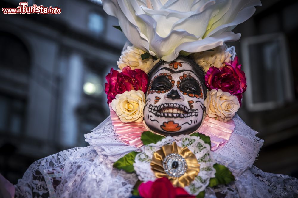 Immagine Partecipante alla sfilata proposta a Città del Messico per celebrare i defunti nel Giorno dei Morti.