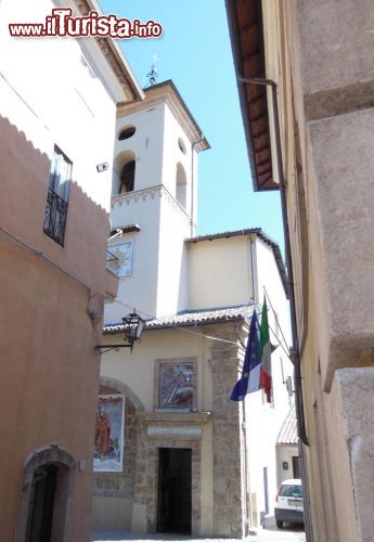 Immagine Il centro di Trevi nel Lazio: il retro della chiesa di S Maria Assunta e il Campanile - © MM - CC BY-SA 3.0 - Wikimedia Commons.