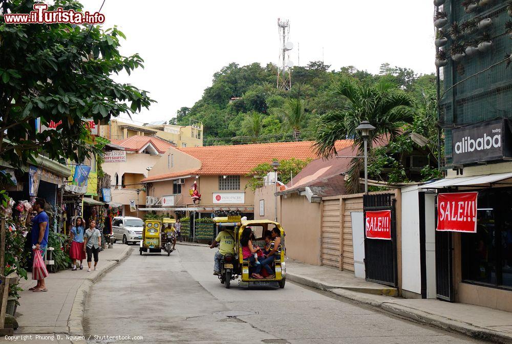 Immagine Tuk tuk a Boracay, Filippine. Sull'isola i turisti si muovono principalmente con questi piccoli mezzi - foto © Phuong D. Nguyen / Shutterstock.com