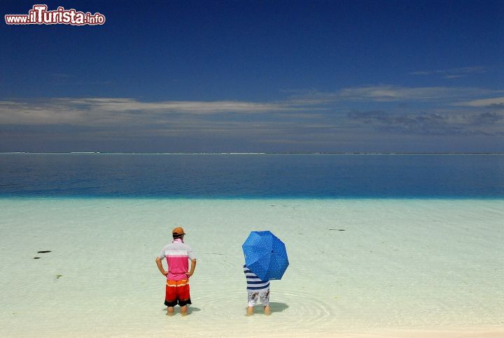 Immagine Turisti in un isolotto deserto vicino all'Isola dei Pini, Nuova Caledonia.