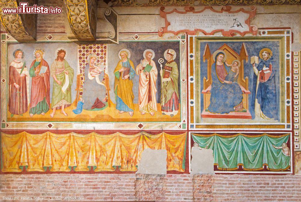 Immagine Un affresco della Madonna e dei Santi nella chiesa di San Nicola a Treviso, Veneto - © Renata Sedmakova / Shutterstock.com