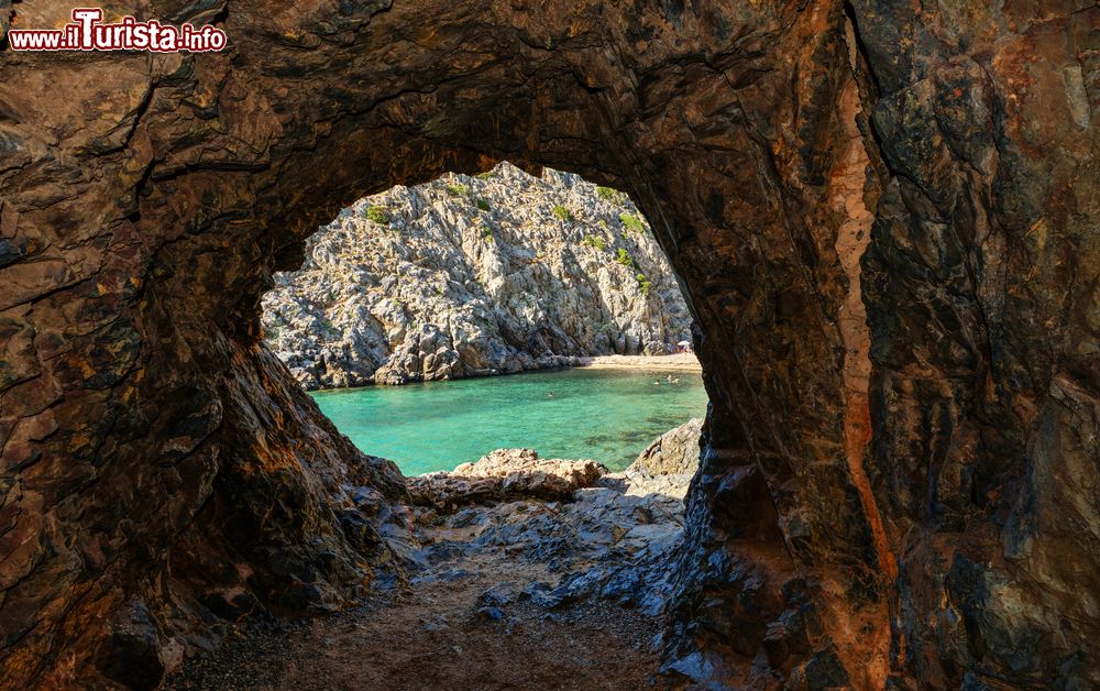 Immagine Un angolo particolare di Cala Domestica, una spiagga rinomata della Sardegna sud-occidentale