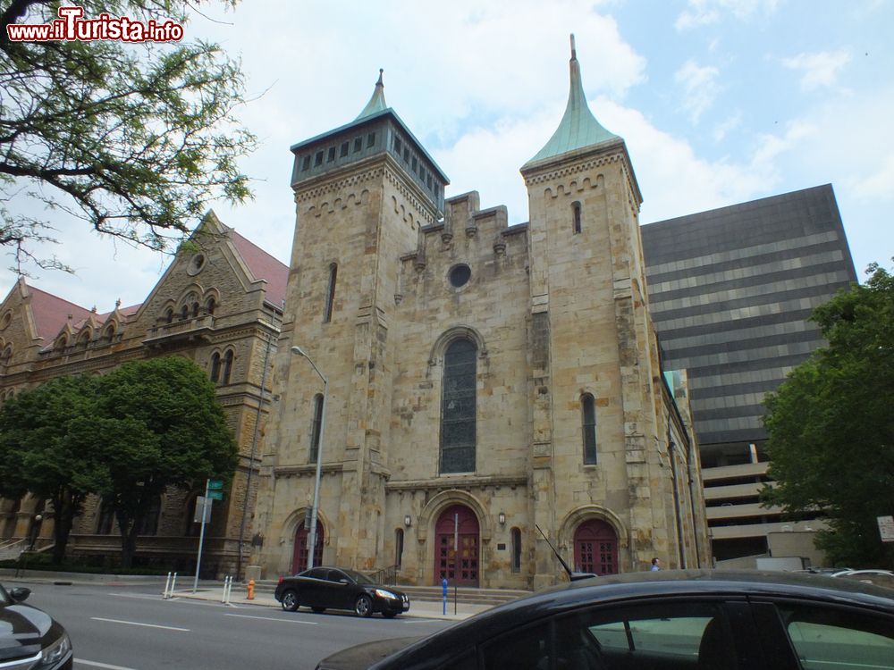 Immagine Un antico edificio religioso nel centro storico di Columbus, Ohio, USA.
