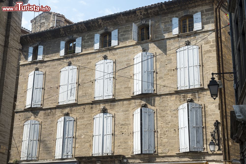 Immagine Un antico palazzo nel cuore medievale di Pezenas, Francia.