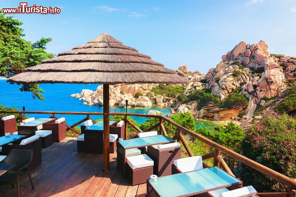 Immagine Un bar panoramico tra i graniti di Capo Testa vicino a Santa Teresa Gallura in Sardegna