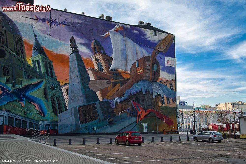 Immagine Un bel murale a Piotrkowska Street, Lodz, Polonia - © Avillfoto / Shutterstock.com