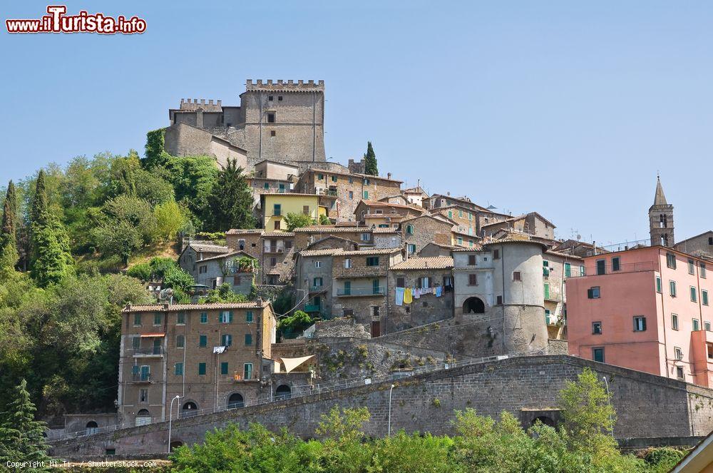 Immagine Un bel panorama del borgo di Soriano nel Cimino, provincia di Viterbo (Lazio) - © Mi.Ti. / Shutterstock.com