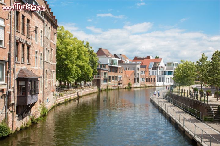 Immagine Un canale della città di Mechelen (Belgio) con la passeggiata panoramica © 209691073 / Shutterstock.com