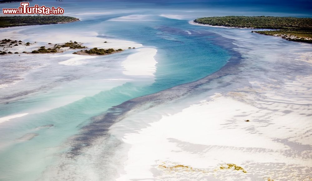 Immagine Un canale lagunare delle Bahamas presso le Berry Islands