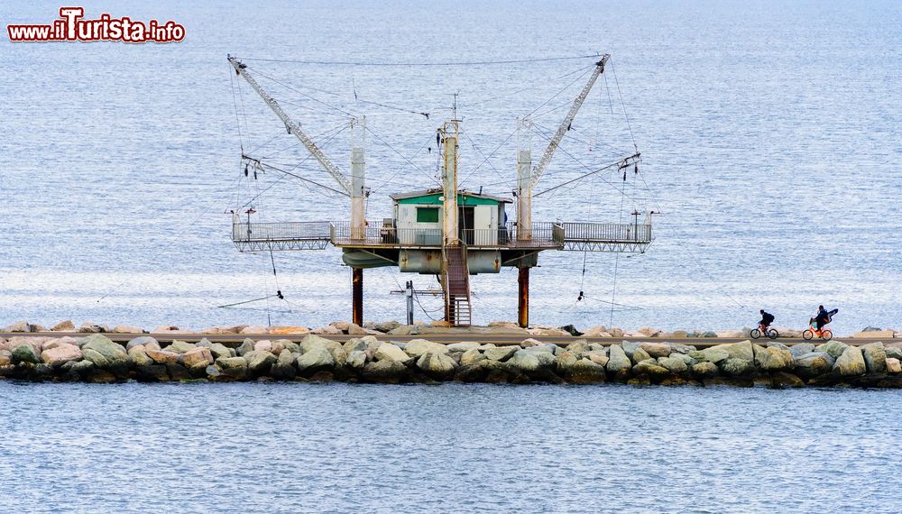 Immagine Un capanno da pesca sul molo di Porto Corsini di Ravenna, Riviera Romagnola