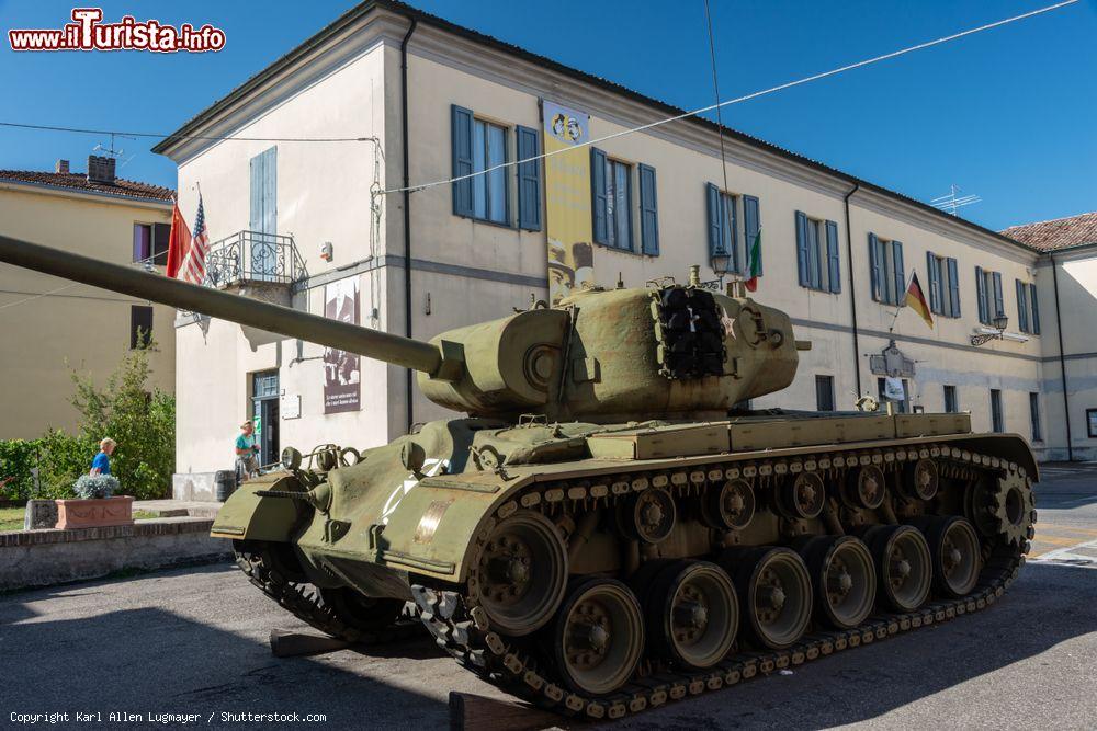 Immagine Un carroarmato M 26, utilizzato nel film Don Camillo e l'onorevole Peppone, esposto a Brescello - © Karl Allen Lugmayer / Shutterstock.com