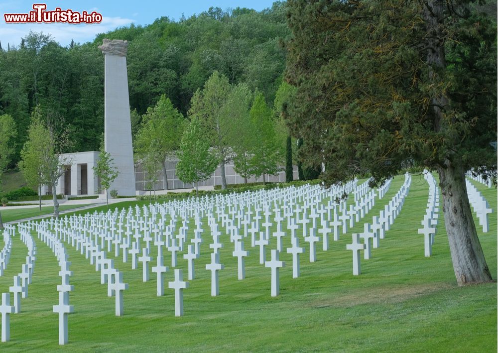 Immagine Un cimitero militare vicino a Imprunta di Firenze, in Toscana