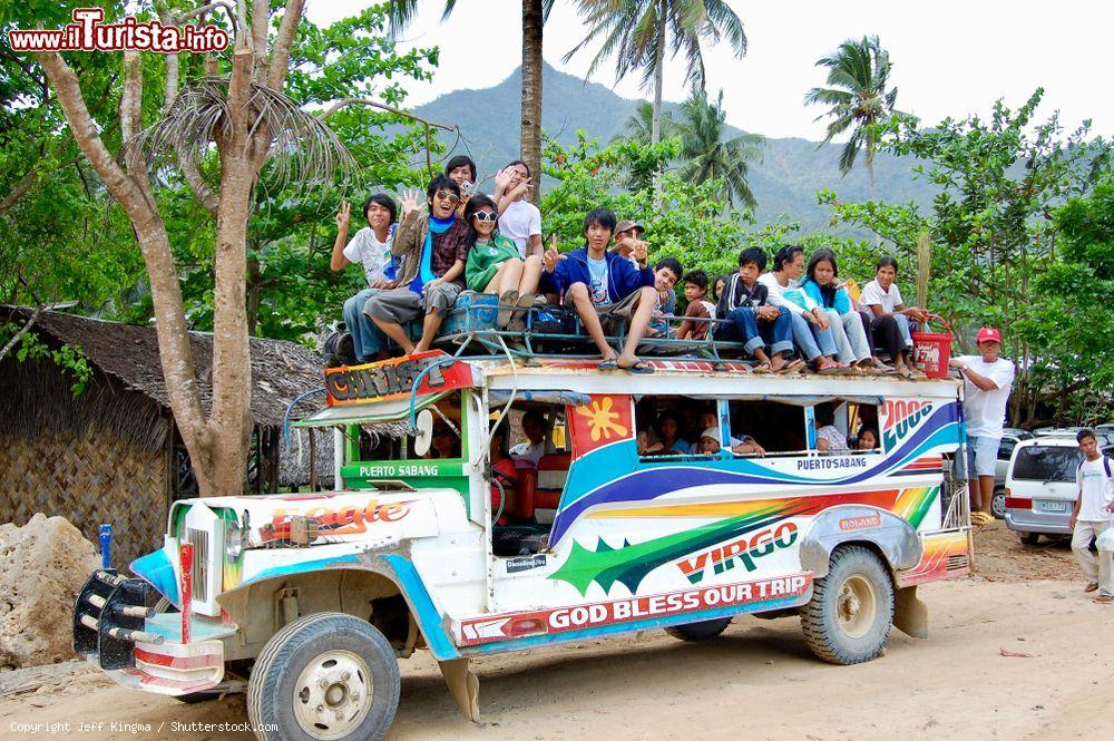 Immagine Un colorato taxi a Puerto Princesa, capitale di Palawan, Filippine - © Jeff Kingma / Shutterstock.com