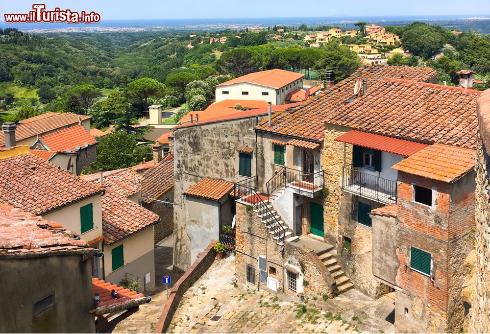 Immagine Un dettaglio del centro storico di Montescudaio, borgo della Toscana in provincia di Pisa