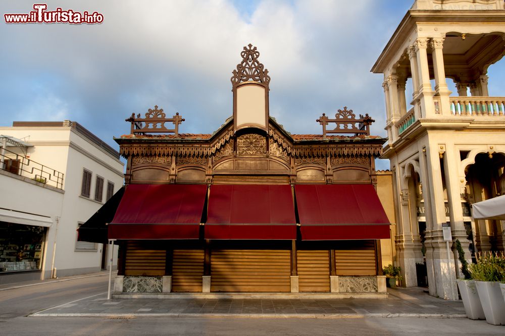 Immagine Un edificio in stile liberty vintage nel cuore di Viareggio, Toscana.