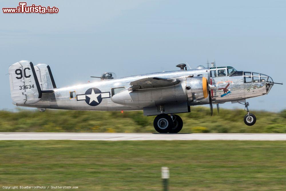 Immagine Un esemplare di B-25 Mitchell dallo Yankee Air Museum all'International Airshow di Cleveland, Ohio, USA - © BlueBarronPhoto / Shutterstock.com