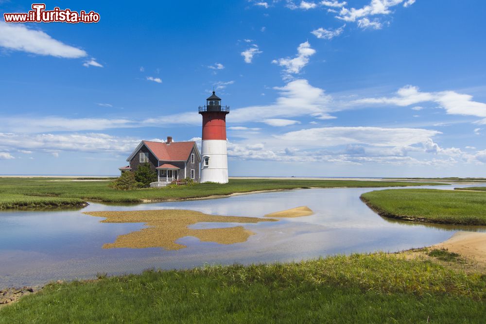 Immagine Un faro sulla costa di Cape Cod in Massachusetts