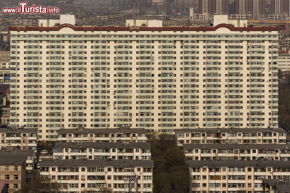Immagine Un grande edificio con appartamenti residenziali a Datong, Cina. Siamo nella provincia dello Shanxi, poco a sud della Grande Muraglia.