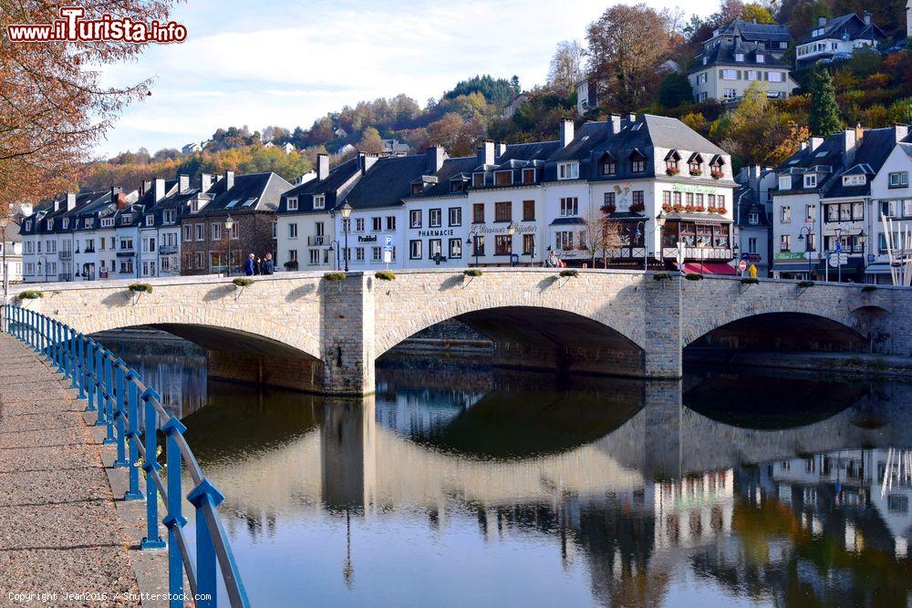 Immagine Un grazioso angolo del villaggio medievale di Bouillon, Belgio - © Jean2016 / Shutterstock.com