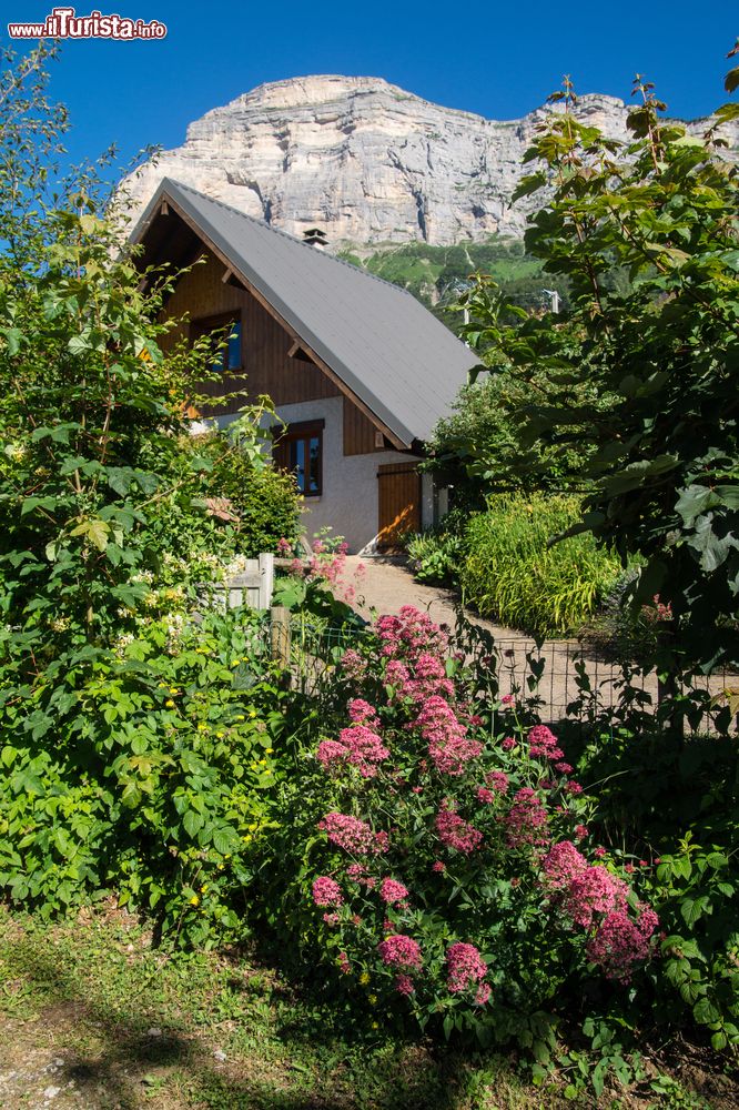 Immagine Un grazioso chalet nel borgo di Saint Hilaire de Touvet, Francia.