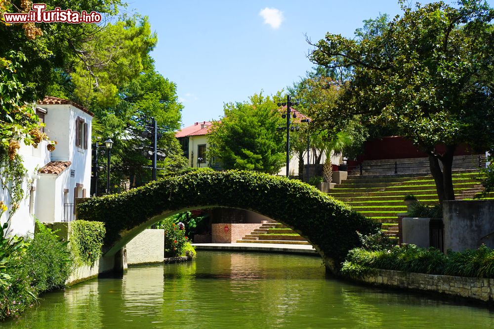 Immagine Un grazioso panorama del centro di San Antonio, Texas, Stati Uniti d'America.