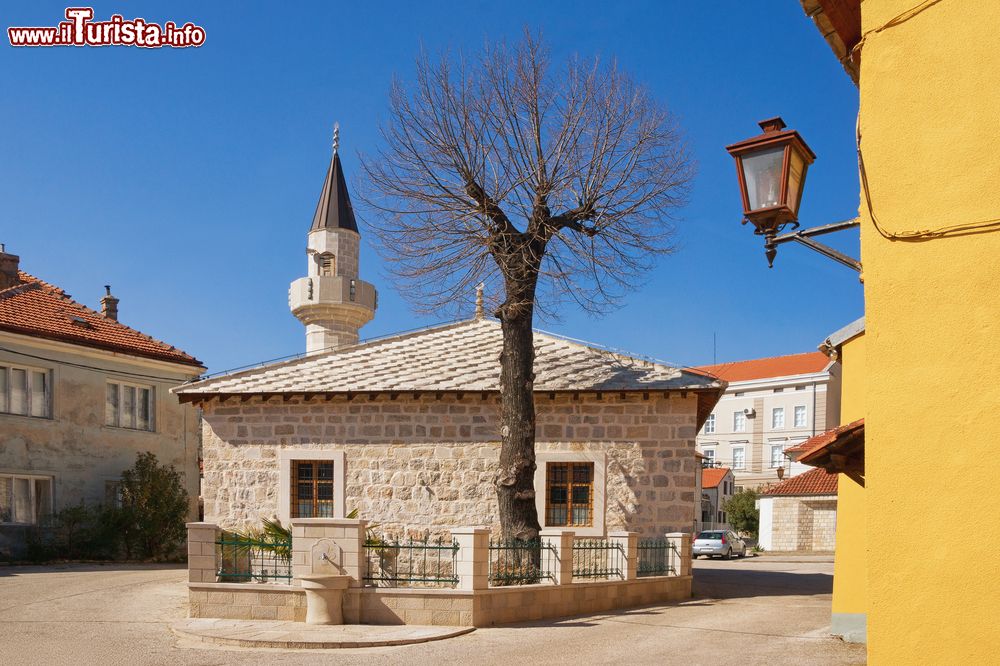 Immagine Un grazioso scorcio della città di Trebinje con la moschea del sultano Ahmed, Bosnia Erzegovina.